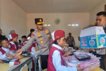 Polda Sumsel bantu renovasi ruang kelas sekolah dasar di Banyuasin