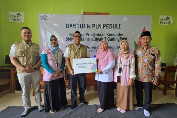 PLN beri bantuan komputer ke SMP Muhammadiyah 2 Gading Rejo