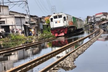 KAI hentikan pengalihan jalur selatan usai banjir di Semarang berkurang