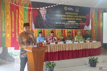 Legislator RI Ade Rezki Pratama sosialisasikan peluang kerja luar negeri dan migrasi aman di Malalak Agam