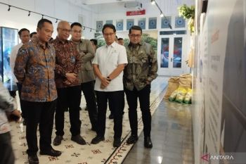 Mensesneg resmi buka pameran jurnalistik ANTARA "Haluan Merah Putih"