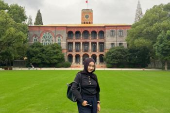 Kompetensi bahasa asing dan karakter adaptif antarkan Indira dari Sawahlunto berkuliah ke China