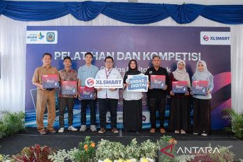 Dukung transformasi digital di sekolah, XLSMART luncurkan "Kelas Cerdas Digital" di Indramayu