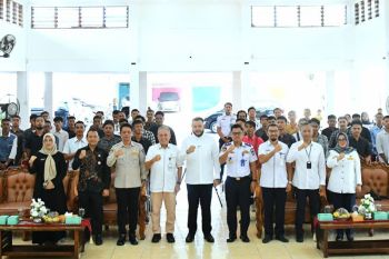 Fadly Amran berikan pengarahan pada personel penjagaan perlintasan sebidang di Kota Padang