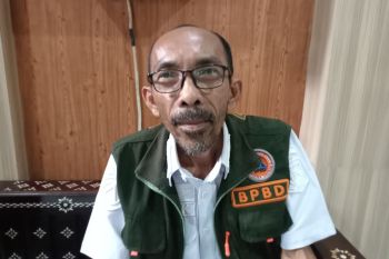 BPBD distribusi geobag ke warga terdampak banjir rob di Mataram