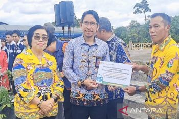 Pemkab Gumas salurkan bantuan alat pasca panen kepada sejumlah kelompok