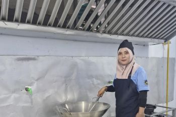 Dari penjual sate jamur jadi "Ibu Dapur": kisah relawan dapur MBG Blora yang menginspirasi