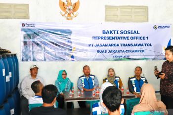 Jasamarga Transjawa salurkan bantuan alat kebersihan