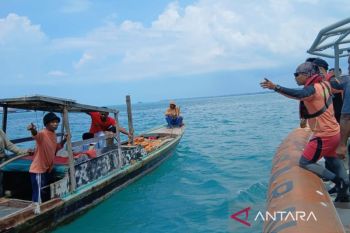 Tim SAR gabungan evakuasi kapal mati mesin di Tanjung Genting