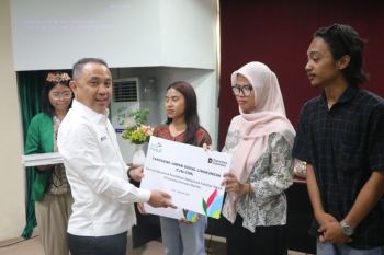 PLN serahkan bantuan beasiswa Universitas Sintuwu Maros