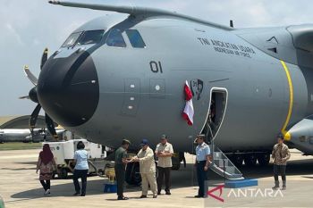 Presiden Prabowo serahkan kunci pesawat Airbus A400M kepada Panglima TNI