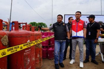 Polri membongkar kasus pengoplosan LPG rugikan negara Rp5,4 miliar