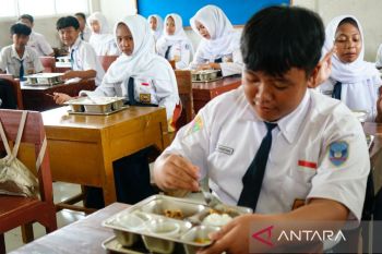 Kisah lucu warnai hari pertama beroperasinya SPPG Kemala Bhayangkari Polres Sragen