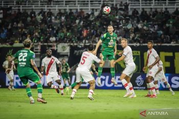 Persebaya menang tipis 2-1 atas Persis Solo