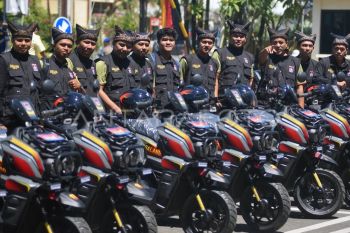 Dubalang penegak adat Minang di Padang