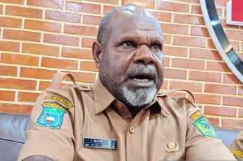 Pemkab Nduga salurkan bantuan Rp200 juta dua distrik terdampak banjir-tanah longsor