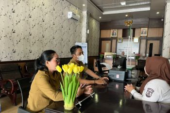 Inspektorat Sulbar dampingi masyarakat melakukan pengisian SPI 2025