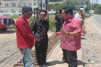 Komisi III DPRD Kotabaru minta pihak pengembang atasi banjir Di ruas jalan Sungai Taib