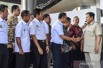 Bangga! Prabowo nilai KRL Indonesia setara kereta di eropa