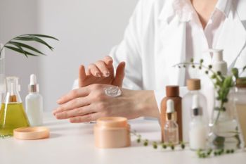 Waspada! Kandungan Kimia di Kosmetik Bisa Beri Dampak Tak Terduga