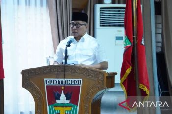 Wako Ramlan hantarkan Raperda APBD 2026 Bukittinggi