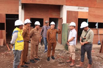 Tinjau pelaksanaan proyek besar, Wako Payakumbuh ingatkan kontraktor untuk bekerja profesional