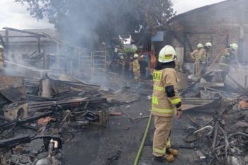 90 personel Gulkarmat Jaksel padamkan kebakaran di Kebayoran Lama