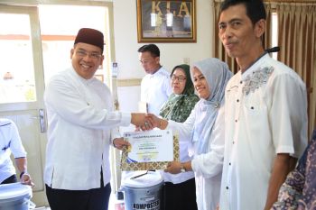 Sebanyak 16 sekolah peduli lingkungan di Kota Probolinggo terima Adiwiyata