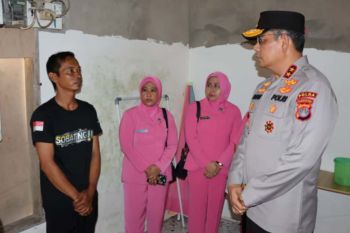 Kapolda Kaltara Kunjungi Rumah Korban Yang Terdampak Gempa Di Tarakan