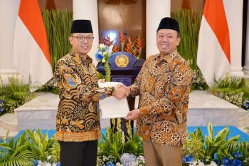 Serahkan Sertifikat Hak Pakai kepada Menteri Luar Negeri, Menteri Nusron: Langkah amankan aset negara