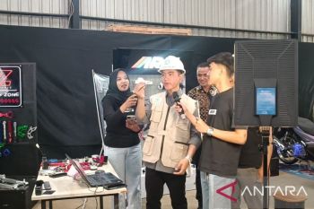 Gibran ikut "live" TikTok saat kunjungi pabrik manufaktur di Salatiga