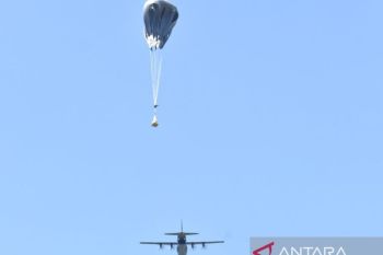 TNI AU dan RAAF adakan latihan metode airdrop logistik dan evakuasi