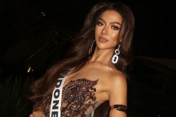 Sanly Liu pakai kebaya motif Garuda pada pembukaan Miss Universe 2025