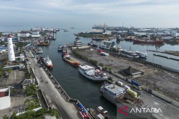 Pemerintah dorong efisiensi pelabuhan dan tol laut untuk tingkatkan PDB maritim