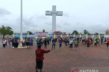 DLH memperkuat pemahaman pemilahan sampah plastik kepada warga Jayawijaya