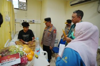 Kapolri jenguk korban ledakan SMAN 72