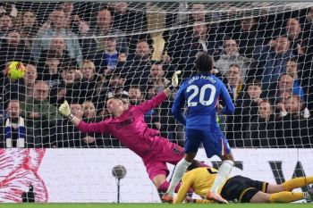 Chelsea hancurkan Wolves 3-0