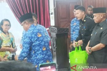 Pemkab Biak Numfor beri bantuan sosial keluarga veteran Perintis Kemerdekaan RI