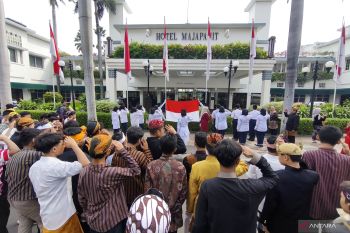 SMPM 2 Surabaya gelar upacara Hari Pahlawan di Hotel Majapahit