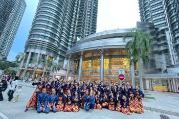 Paduan Suara SMP Labschool Cirendeu raih prestasi tertinggi di MCE