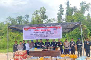 Polres Pulau Taliabu musnahkan ribuan liter minuman keras