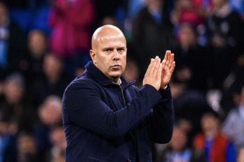 Arne Slot akui rasa frustrasi dan puas bercampur usai Liverpool ditahan Sunderland