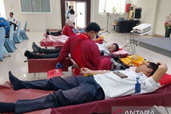 Hari Pahlawan, BBPOM Makassar aksi donor darah