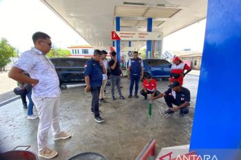 Polda NTT mengecek kualitas BBM bersubsidi 16 SPBU Kota Kupang