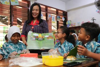 Serunya literasi dengan Pop-Up Book 3D dan proyek kecil berbasis QR Code