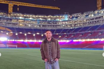 Messi injakan kaki di Camp Nou, isyaratkan kembali ke Barcelona