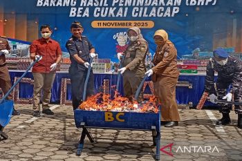 Bea Cukai Cilacap musnahkan barang ilegal hasil penindakan senilai Rp1,3 miliar