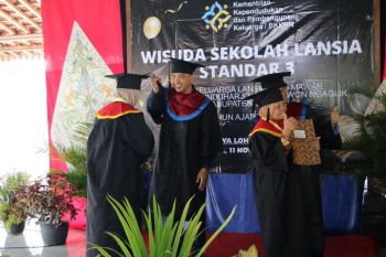 40 lansia di Sleman mengjkuti wisuda sekolah lansia Standar 3 Kemendukbangga/BKKBN