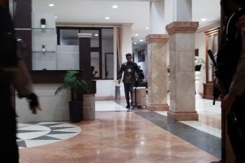 KPK bawa tiga koper usai geledah kantor Bupati Ponorogo