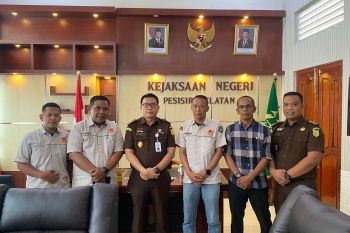 Silaturahmi ke Kejari, Ketua KONI Pessel Terima Arahan dan Dukungan dalam Pengelolaan Dana Hibah